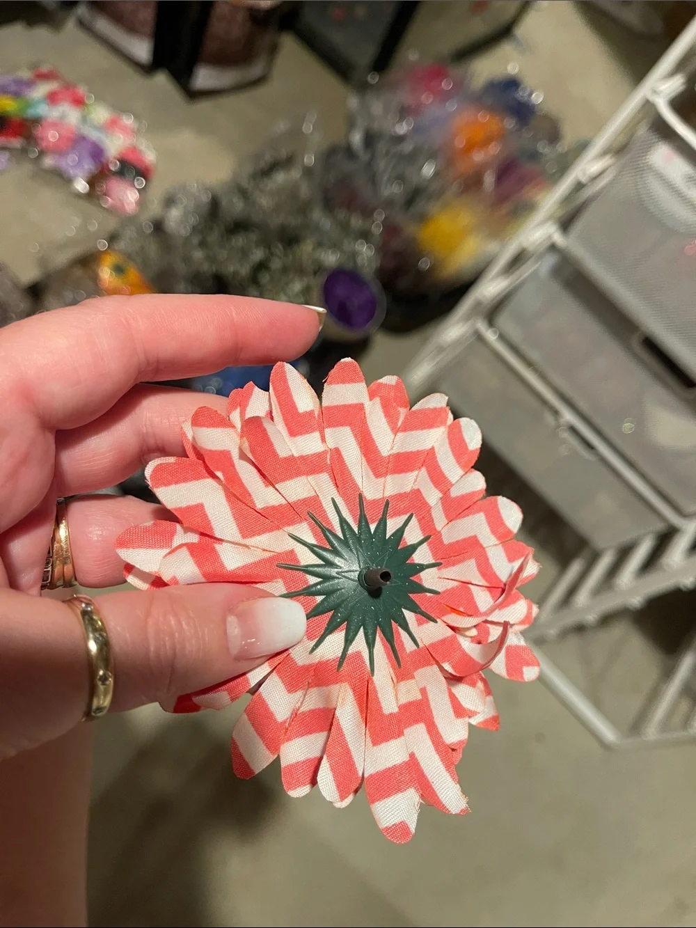 Red and white zigzag fabric flowers Floral Artificial diy crafts nwt 3 dozen